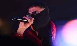 Rapper Haftbefehl befindet sich nach einem Klinikaufenthalt in Reha-Behandlung. 