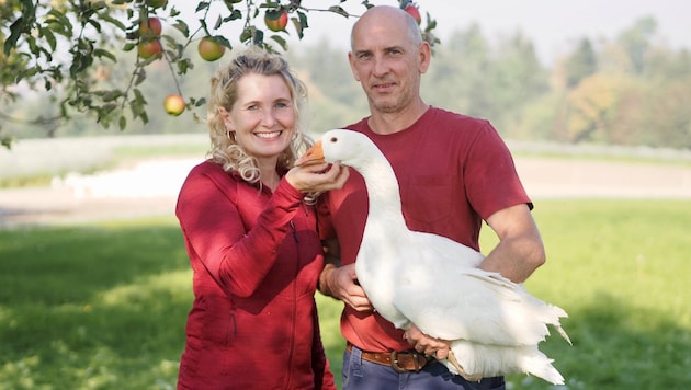 Heidi und Christoph Hebesberger mit einem ihrer Schützlinge.