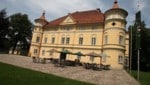 Auf dem Parkplatz vor dem bekannten Schloss Mageregg wurde eine Leiche entdeckt.