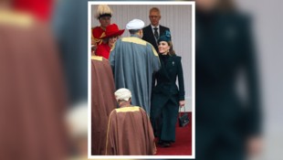 Ein Knicks, ein Lächeln – und alle schauen hin! Prinzessin Kate begeistert beim Empfang des ...