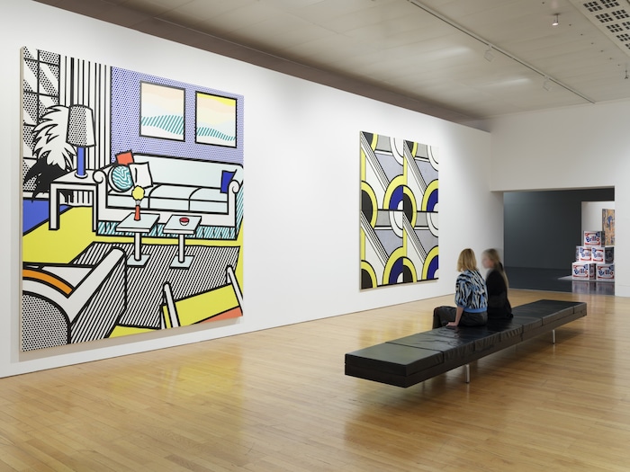 Saal mit Großformaten von Roy Lichtenstein.