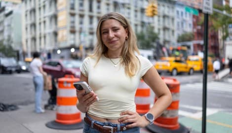 Dr. Sophie Imhof lebt und arbeitet in New York.