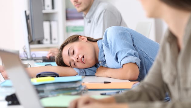 Die Beschwerden beginnen meist im Jugend- oder jungen Erwachsenenalter.