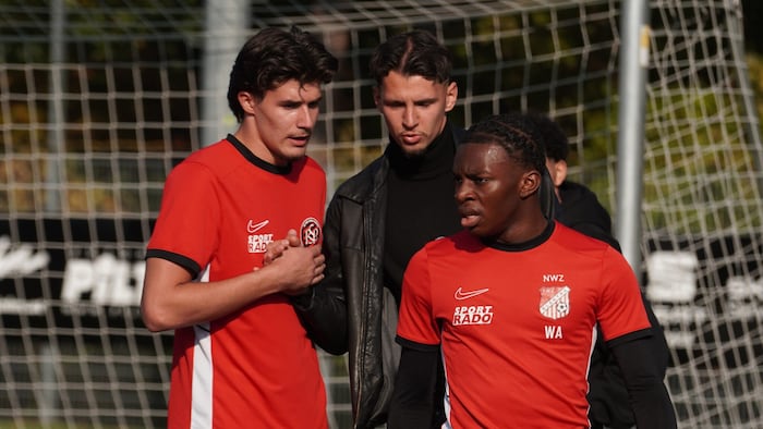 Kenan Jusic (mi.) gab seinem Team wertvolle Tipps mit.
