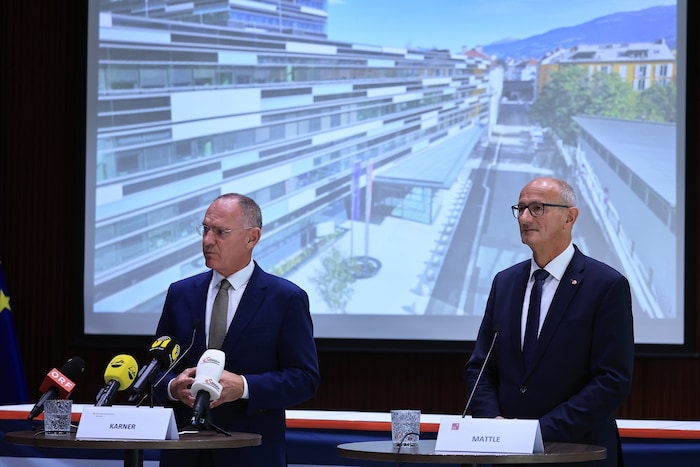 Innenminister Gerhard Karner (li.) und Landeshauptmann Anton Mattle bei der Präsentation des ...