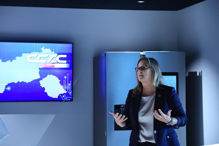 LKA-Leiterin Katja Tersch präsentierte das Cybercrime Trainingscenter CCTC