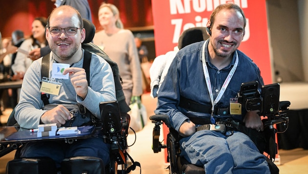 Harald Schatzl und Johannes Schwabegger (Berufsverband der Peer-Berater) freuten sich über ihre ...