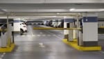Symbolbild: Bei einer Tiefgaragenausfahrt soll die Dame stehen geblieben und ihr Umfeld ...