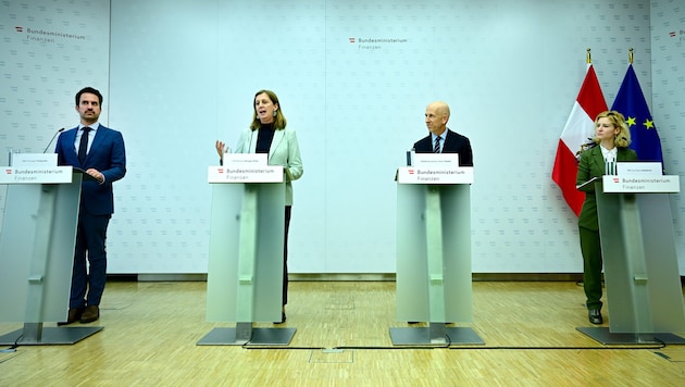 Präsentierten die neue Finanzbildungsstrategie: Bildungsminister Wiederkehr, Staatssekretärin ...