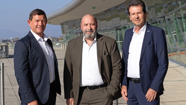 Holding-Graz-Vorstand Perz (Mitte) und die Flughafen-Bosse Löschnig (li.) und Grimus