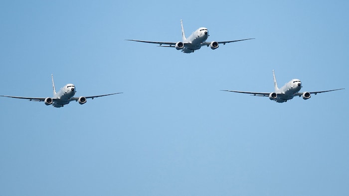 Drei Boeing P-8 Poseidons während eines Formationsfluges anlässlich des 250. Jahrestages der ...