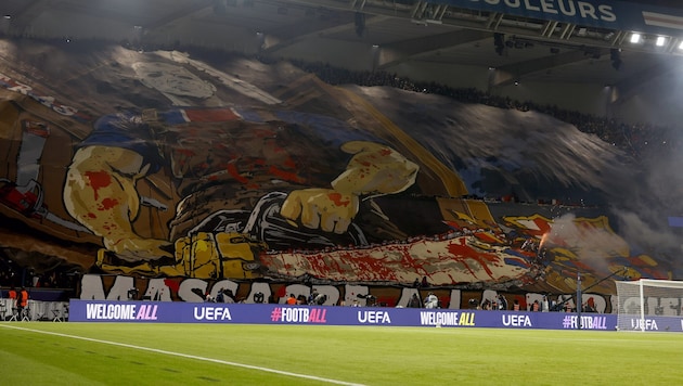 Die Choreografie der Pariser Fans beim Champions-League-Spitzenspiel gegen den FC Barcelona ...