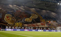 Die Choreografie der Pariser Fans beim Champions-League-Spitzenspiel gegen den FC Barcelona ...