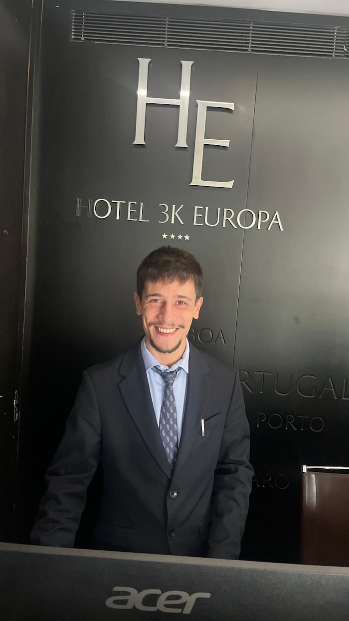 Will receptionist Diogo Alves get to know “Double-F” Flo Flecker today, after the “Tres F”?