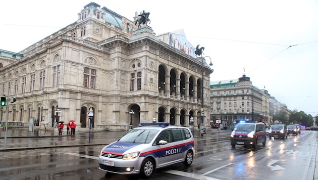 Wegen einer Großdemo am Donnerstag warnt der ÖAMTC vor massiven Staus und Verkehrsbehinderungen ...