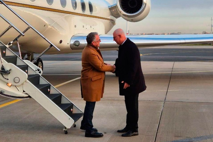 Der russische Sonderbeauftragte Kirill Dmitriev (rechts) empfing den US-Sonderbeauftragten Steve ...