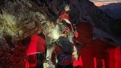 Alpine Notlage in Eisenerz: Die Bergretter verbrachten die ganze Nacht mit der Familie mit vier ...