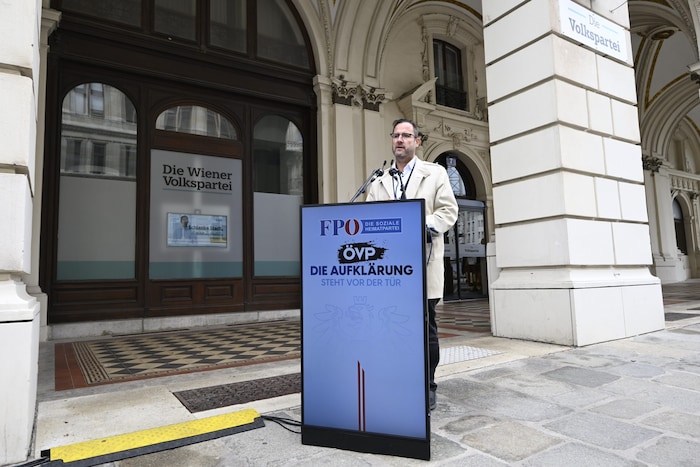 Einen ungewöhnlichen Ort suchte sich die FPÖ für ihre Pressekonferenz aus.