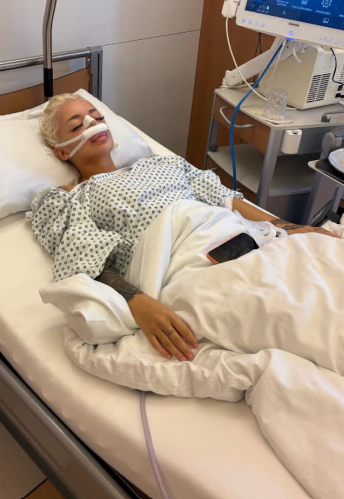 Katja Krasavice meldet sich auf Instagram aus dem Krankenbett.