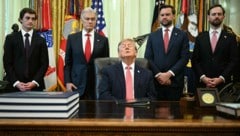 US-Präsident Donald Trump erwägt den Ausschluss aller Journalisten aus dem Weißen Haus. Er ...