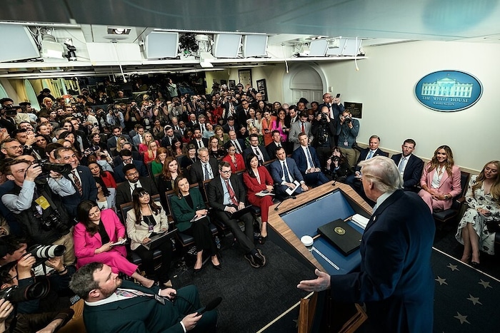 Trump im James S. Brady Press Briefing Room