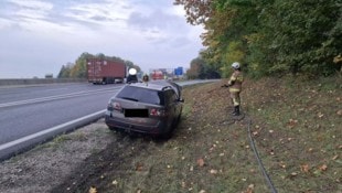 Der Lenker stellte das Auto neben der Abfahrt ab.
