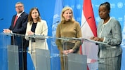 Außenministerin Beate Meinl-Reisinger (NEOS), Europaministerin Claudia Bauer (ÖVP) ...