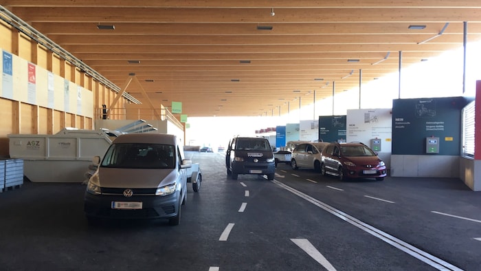 Kein Rückstau auf Straßen: Der Verkehr soll wie im ASZ Hofsteig mehrspurig abgewickelt werden.