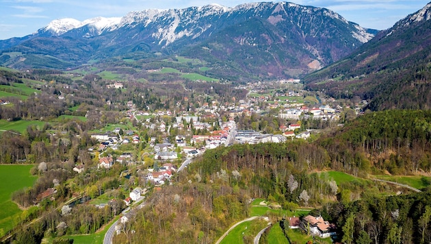 Die pittoreske Gemeinde Reichenau an der Rax in Niederösterreich wurde zum Ziel einer groß ...