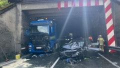 Auf der schmalen Straße kam es zu einem heftigen Zusammenprall.