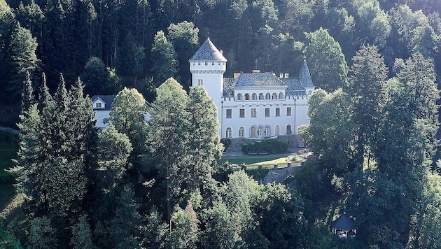 Das Schloss im französischen Stil hat neue Besitzer.