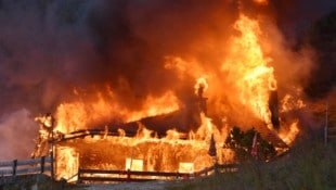Die Buchauer Alm an ihrem schwärzesten Tag – als das Feuer für völlige Zerstörung sorgte.