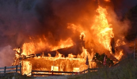 Die Buchauer Alm an ihrem schwärzesten Tag – als das Feuer für völlige Zerstörung sorgte.