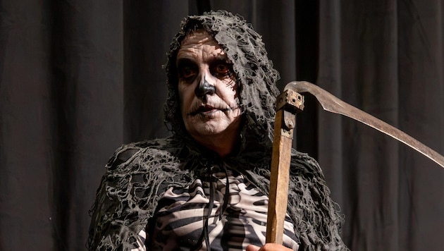 Der Tod nimmt eine grotesk-humorvolle Rolle ein