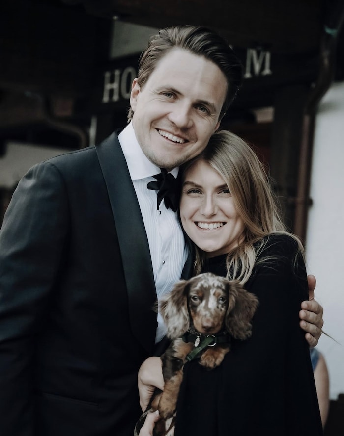 Initiator Jakob Trost mit Freundin Christina Massing und Dackel „Hermann“. Seit eineinhalb ...