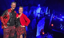 Sabine und Sebastian Geyer öffnen heuer zum letzten Mal ihr aufwendig dekoriertes Horrorhaus in ...