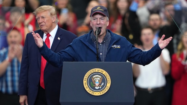 Amtsinhaber Dan S. Sullivan wird von Trump unterstützt.