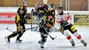 Spittal und Abwehrchef Marco Zorec (M.)  legen in der Division I am Samstag daheim gegen Leoben ...