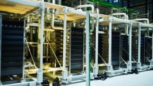 Statt den Wasserstoff aus Erdgas herzustellen, wird der neue „Elektrolyseur“ rein erneuerbaren ...