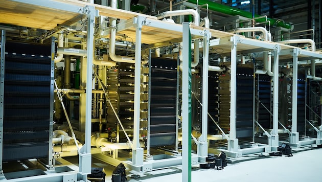 Statt den Wasserstoff aus Erdgas herzustellen, wird der neue „Elektrolyseur“ rein erneuerbaren ...