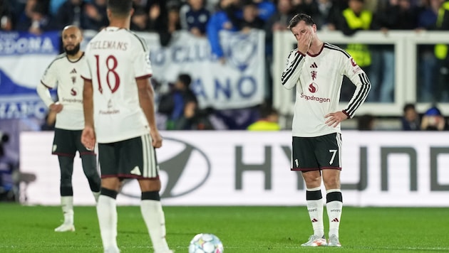 Stunned faces among the Man United players