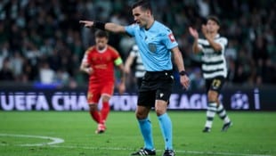 Der schottische Schiedrichter sorgte beim LASK-Sieg für mehrere Aufreger.