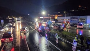 Der schwere Verkehrsunfall ereignete sich Mittwochabend bei regennasser Fahrbahn.