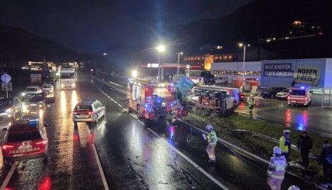 Der schwere Verkehrsunfall ereignete sich Mittwochabend bei regennasser Fahrbahn.