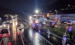 Der schwere Verkehrsunfall ereignete sich Mittwochabend bei regennasser Fahrbahn.