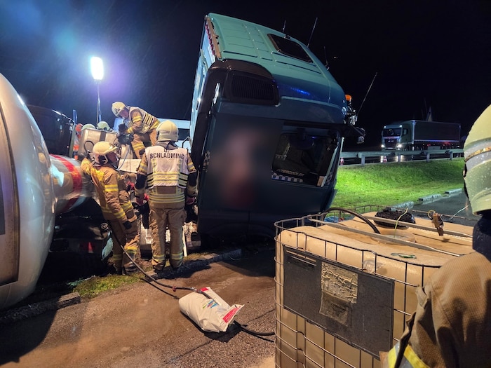 Der Lkw-Lenker blieb unverletzt.