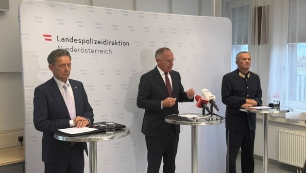 Innenminister Gerhard Karner, Landespolizeidirektor Franz Popp und LKA-Leiter Stefan Pfandler ...