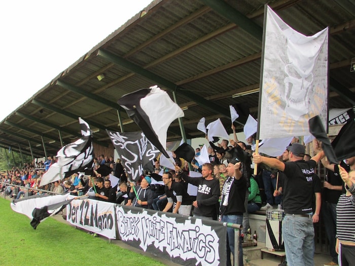 Auch im Unterhaus (Bi. Pöchlarn) geben die Fans Vollgas.