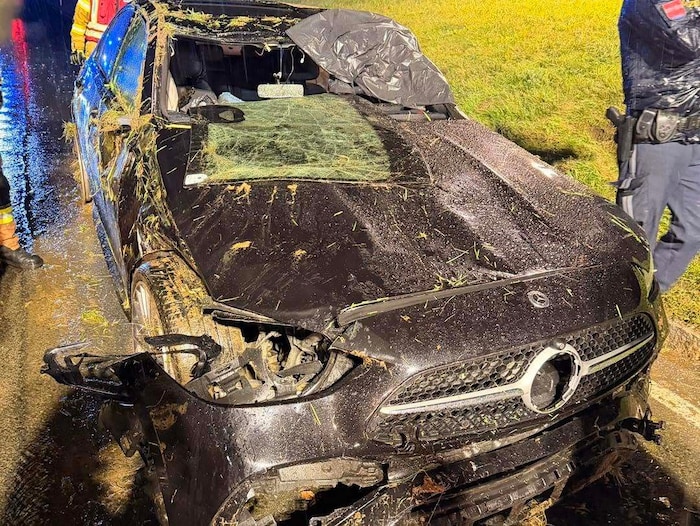 42 Feuerwehrleute standen im Einsatz. Die L101 war rund eineinhalb Stunden komplett gesperrt.