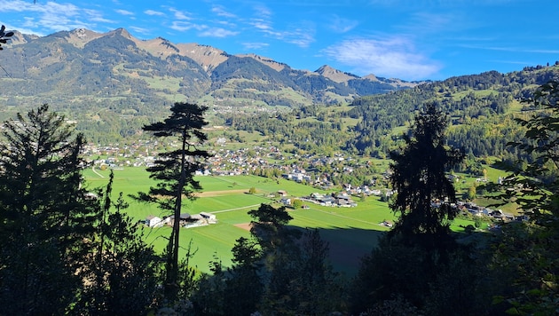 Von der Flanke des Hängenden Steins bieten sich herrliche Ausblicke ins Tal.